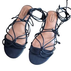Scoop•Black Strappy Women's Flat Sandals
